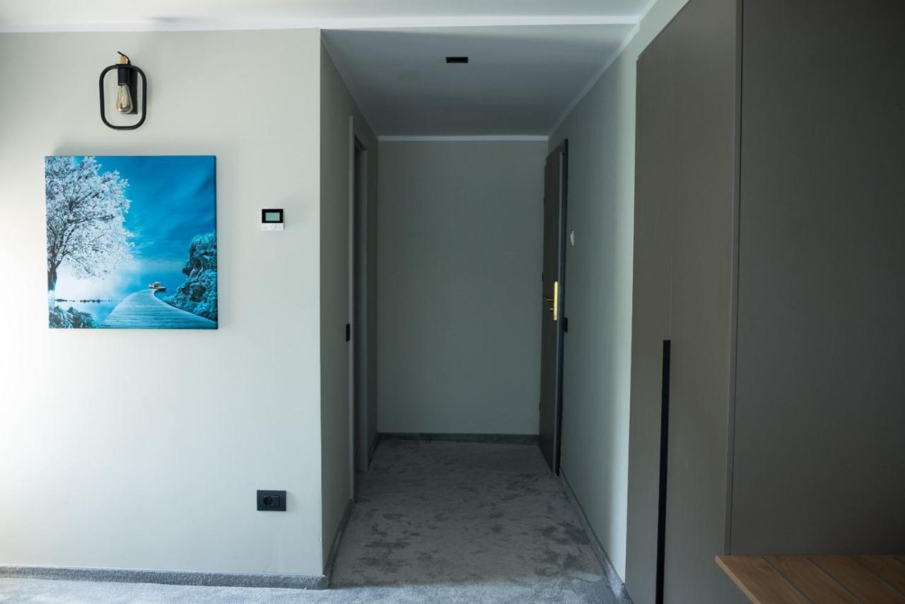 Plutitor Lebada Hotel