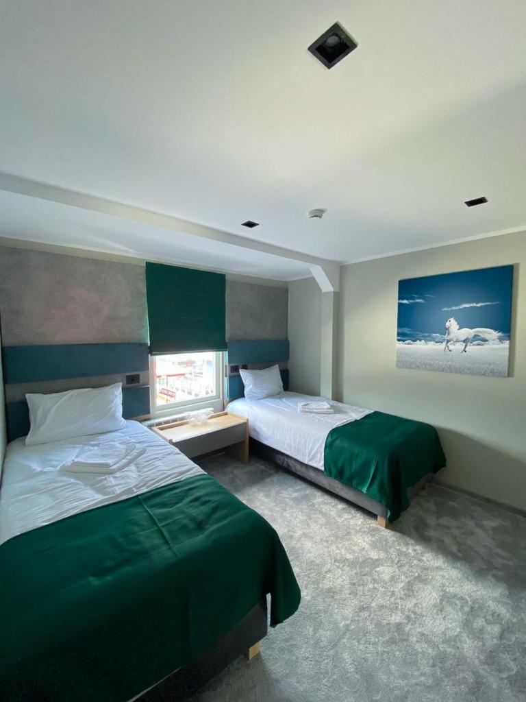 Plutitor Lebada Hotel 3*